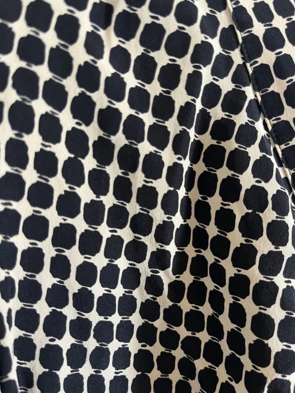✨ Kate Spade New York | 100% Silk Black & Cream Lantern Print Tie-Neck Blouse